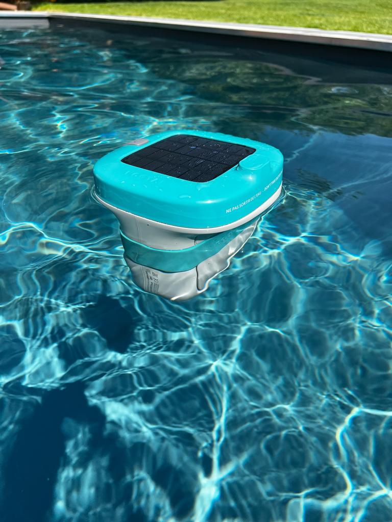 Diffuseur de chlore Ecotab dans une piscine